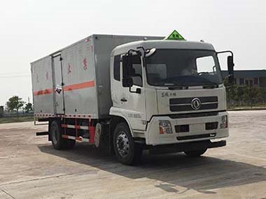 程力威牌CLW5180XFWD6腐蝕性物品廂式運(yùn)輸車