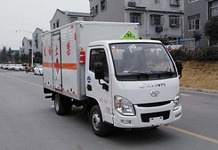程力威牌CLW5030XRYSH6易燃液體廂式運(yùn)輸車