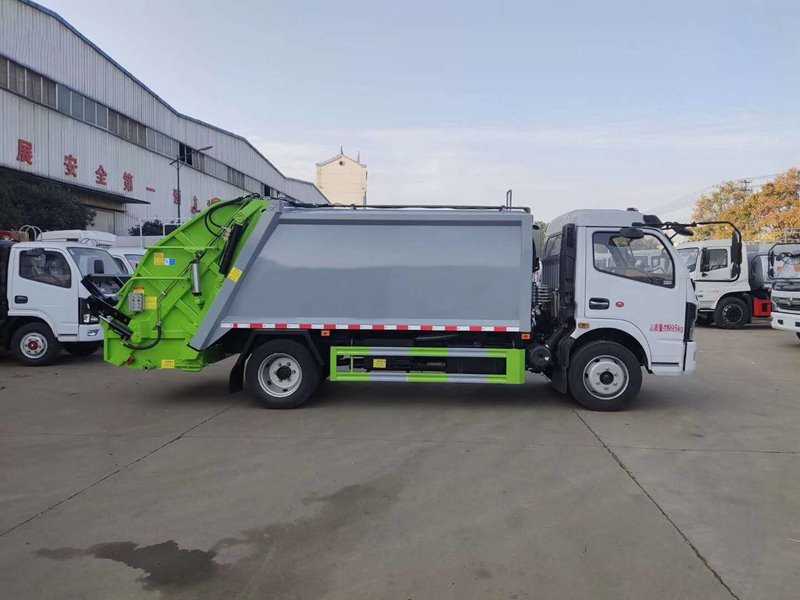 程力威牌CLW5120ZYS6KL壓縮式垃圾車