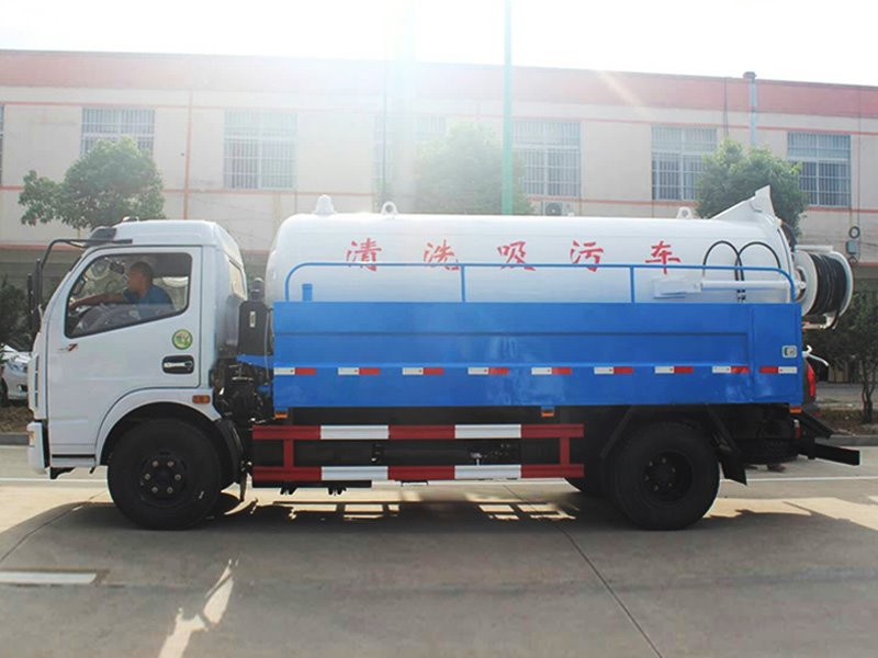 東風大多利卡8方清洗吸污車