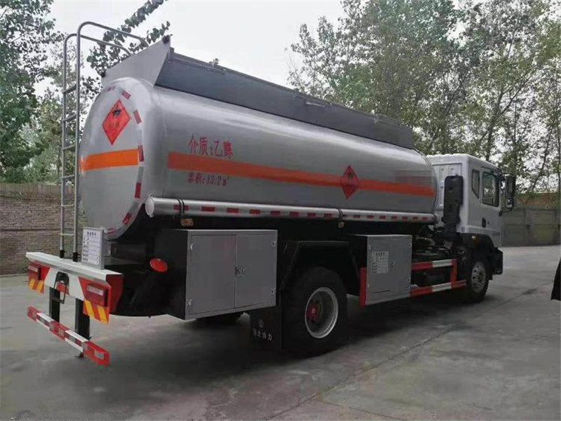 天錦易燃液體罐式運(yùn)輸車