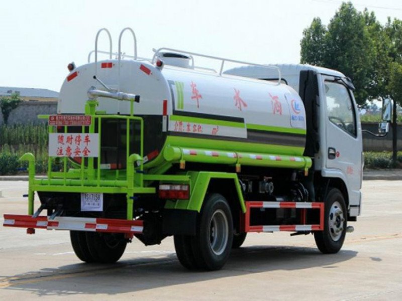 東風(fēng)國(guó)六環(huán)衛(wèi)灑水車(chē)價(jià)格10萬(wàn)上下