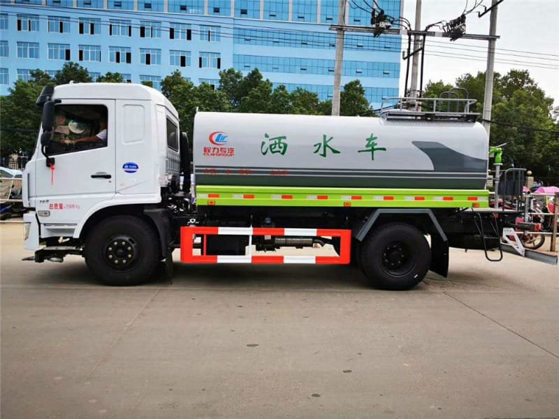 東風(fēng)專底14噸灑水車廠家報價