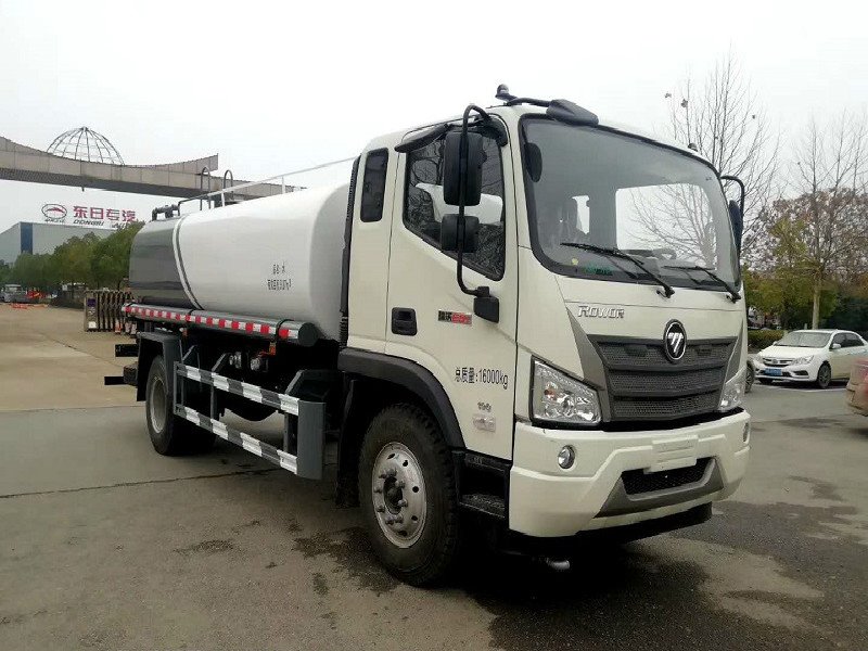 買環(huán)衛(wèi)灑水車 保護(hù)環(huán)境人人有責(zé)