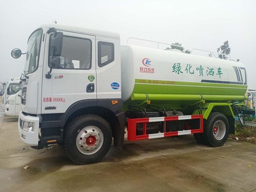 國六東風(fēng)多利卡駕駛室綠化灑水車