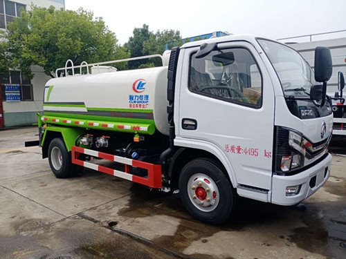 5噸東風(fēng)藍(lán)牌東風(fēng)多利卡D6灑水車(chē)