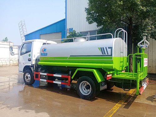 程力5噸藍(lán)牌小福瑞卡多功能綠化灑水車