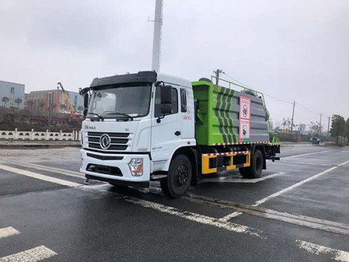 程力東風(fēng)專用底盤系列新款駕駛室多功能抑塵車