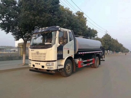一汽解放多功能環(huán)衛(wèi)綠化噴霧灑水車