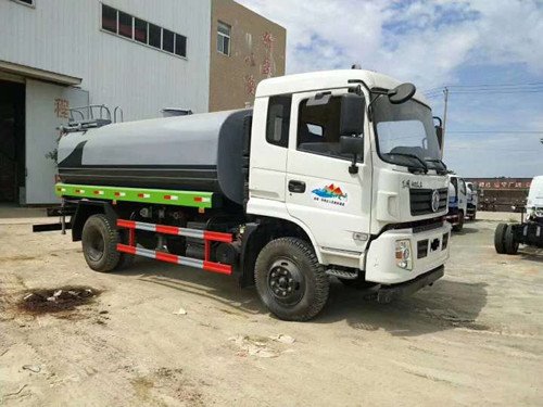 東風(fēng)專用底盤D9噴霧灑水車