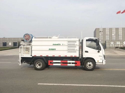 程力威藍牌福田系列新款駕駛室多功能噴霧抑塵車