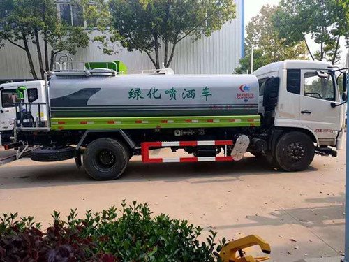 東風(fēng)天錦國六（國Ⅵ）康明斯210馬力柴油發(fā)動(dòng)機(jī)灑水車