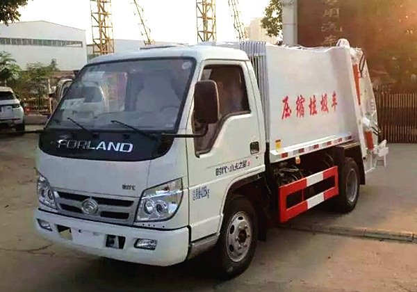 保護(hù)環(huán)境人人有責(zé)壓縮垃圾車首選