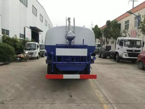 福田歐馬可系列新款駕駛室綠化灑水車