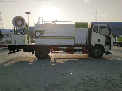 程力國六一汽解放多功能抑塵車