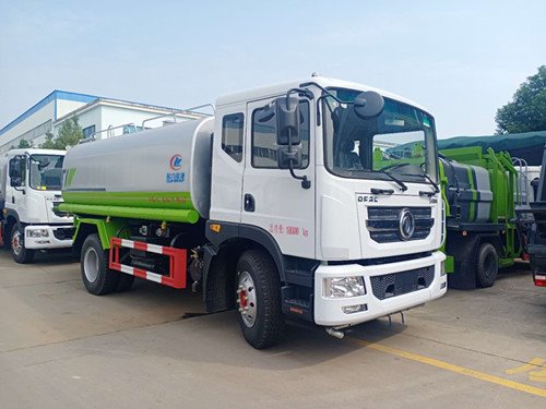 程力威東風(fēng)多利卡正品國六發(fā)動(dòng)機(jī)綠化灑水車