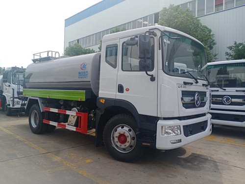 東風(fēng)多利卡原裝底盤灑水車