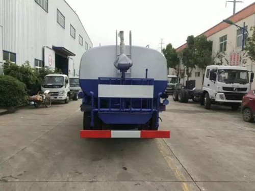 程力威福田歐馬可系列新款駕駛室噴霧灑水車