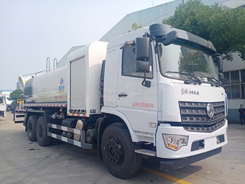 東風(fēng)專用底盤D3后雙橋原裝底盤噴霧灑水車