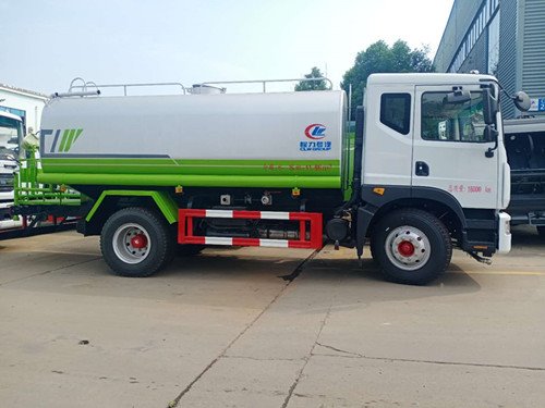 程力威東風(fēng)多利卡正品國六發(fā)動(dòng)機(jī)綠化灑水車