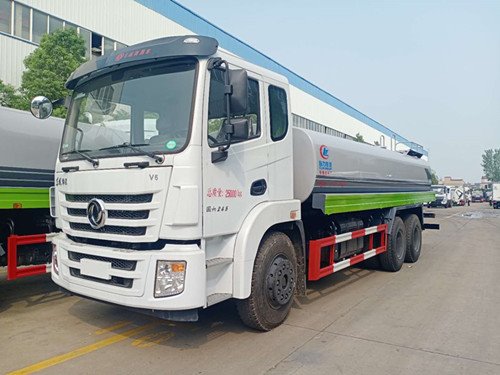 東風錦程V6后雙橋灑水抑塵車又稱為噴灑車