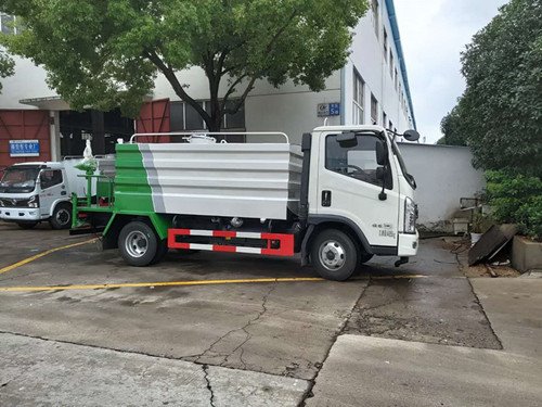 國(guó)六5噸藍(lán)牌小福田多功能抑塵車