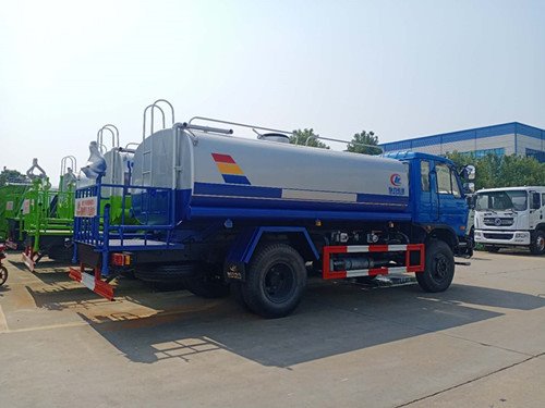 國六東風專用底盤駕駛室多功能灑水車