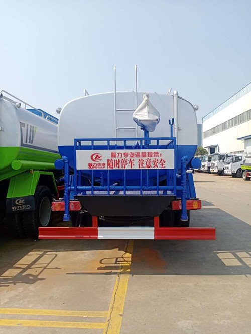 國六東風專用底盤駕駛室多功能灑水車