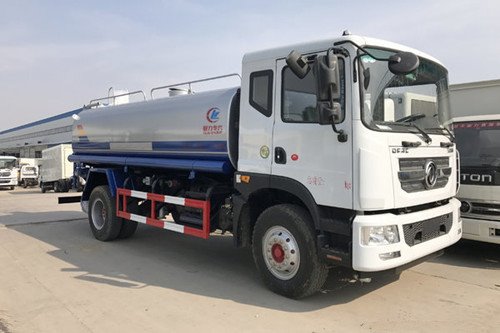 程力專汽東風(fēng)D9新款駕駛室噴霧灑水車