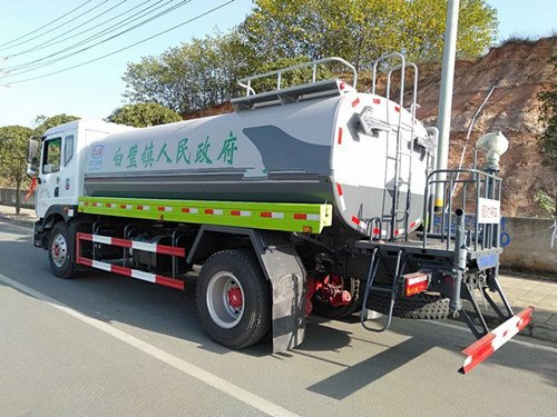 東風多利卡12噸綠化灑水車60-70-80米多功能灑水車