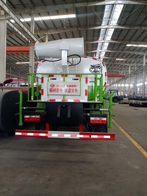 程力專汽東風(fēng)福瑞卡F7噴霧灑水車