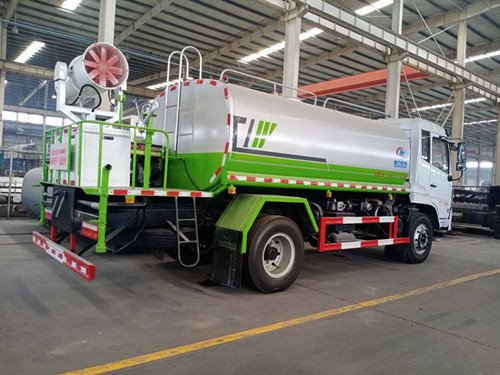 程力專汽東風(fēng)福瑞卡F7噴霧灑水車