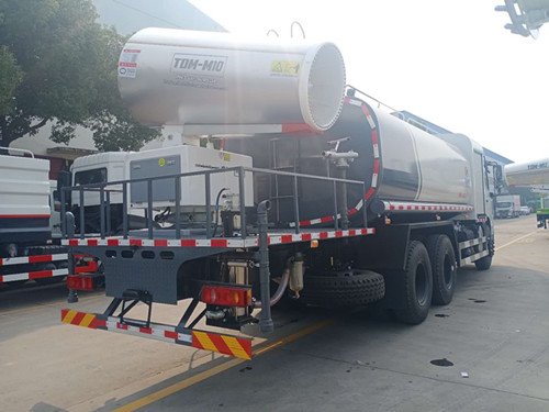 東風(fēng)專用底盤D3后雙橋原裝底盤噴霧灑水車