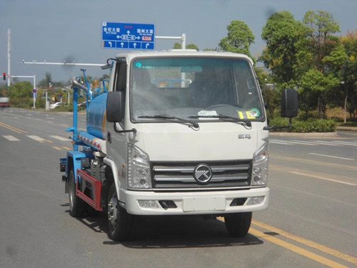 程力國六凱馬2方綠化噴霧灑水車價(jià)錢多少灑水車
