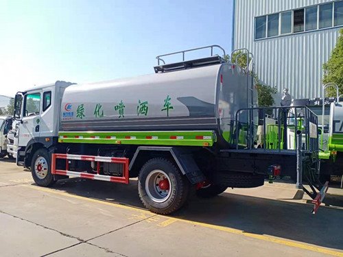 東風(fēng)多利卡灑水車參數(shù)專用汽車欄目灑水車