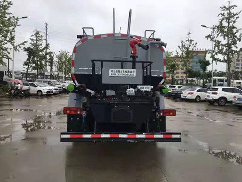 東風(fēng)專底D1多功能園林綠化灑水車 整車技術(shù)參數(shù)灑水車