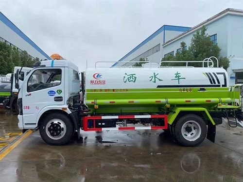 程力專汽東風(fēng)藍(lán)牌凱普特原廠底盤綠化灑水車