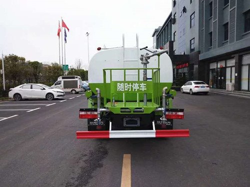 東風(fēng)小福瑞卡D6系列新款駕駛室3308mm軸距抑塵車