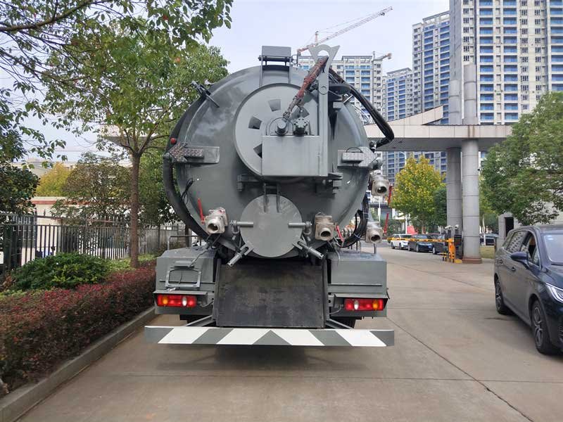 13方東風(fēng)天錦國六吸污車操作注意問題