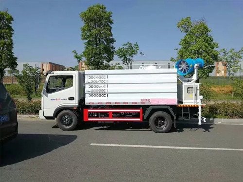 程力專汽時風(fēng)風(fēng)馳藍(lán)牌多功能噴霧抑塵車