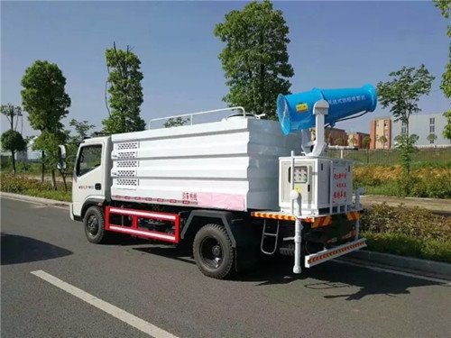程力專汽時風(fēng)風(fēng)馳藍(lán)牌多功能噴霧抑塵車