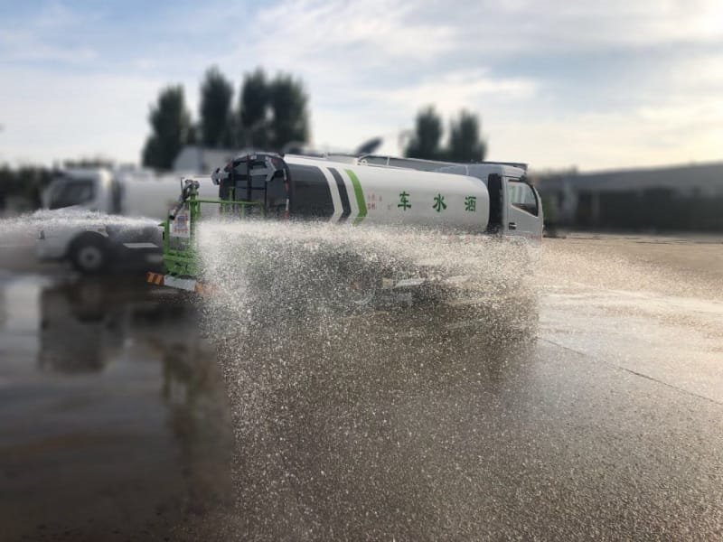 建筑工地降塵購(gòu)買什么樣的灑水車比較好