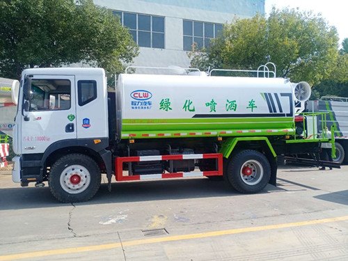 東風(fēng)多利卡多功能園林綠化灑水車(chē)價(jià)錢(qián)多少豪華行的配置功能灑水車(chē)
