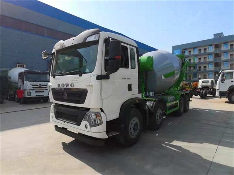 聯(lián)合重卡8方攪拌車降價促銷