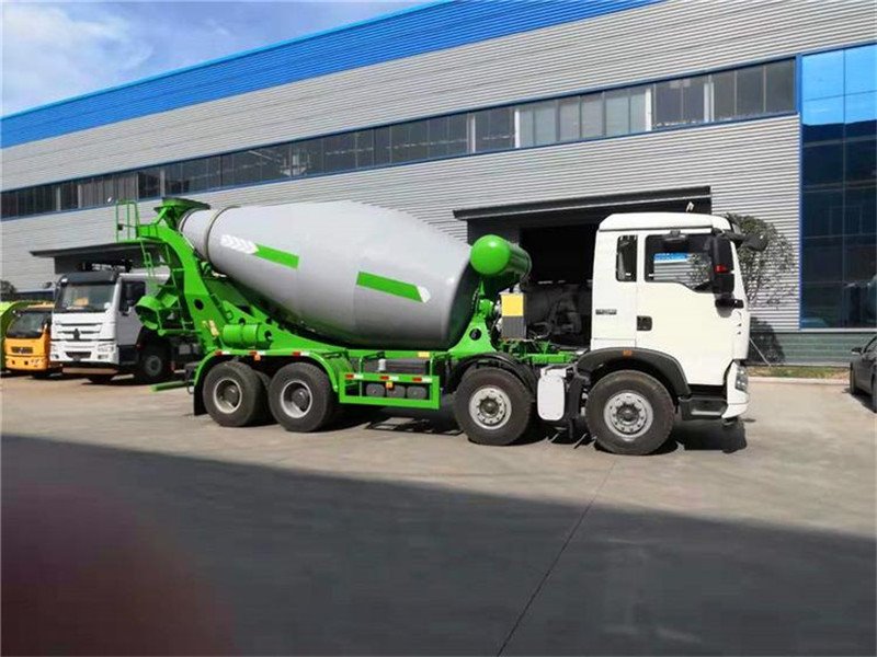 聯(lián)合重卡8方攪拌車降價促銷