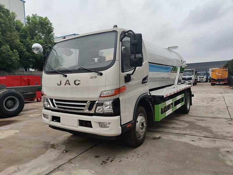 8方吸污車首選江準(zhǔn)國(guó)六駿鈴v7吸污車