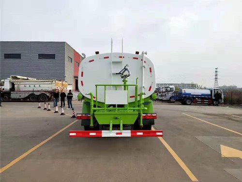 東風多利卡D9國六多功能環(huán)衛(wèi)噴霧灑水車