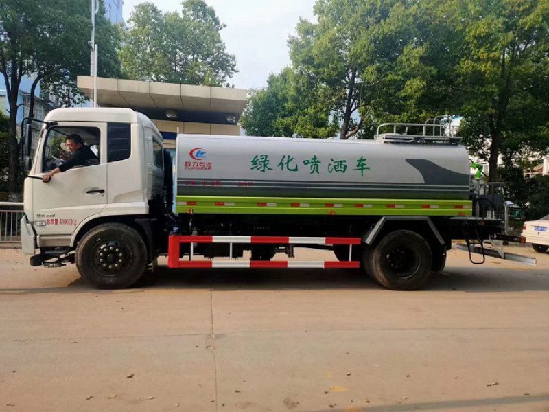 灑水車出車必備的修理東西