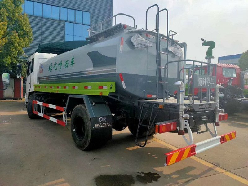 灑水車出車必備的修理東西