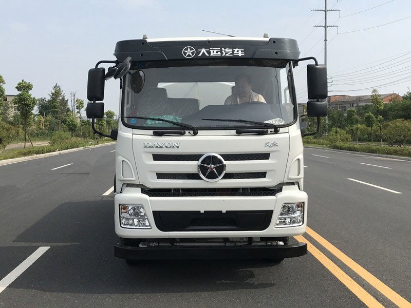 大運(yùn)灑水車夏季正確使用方法